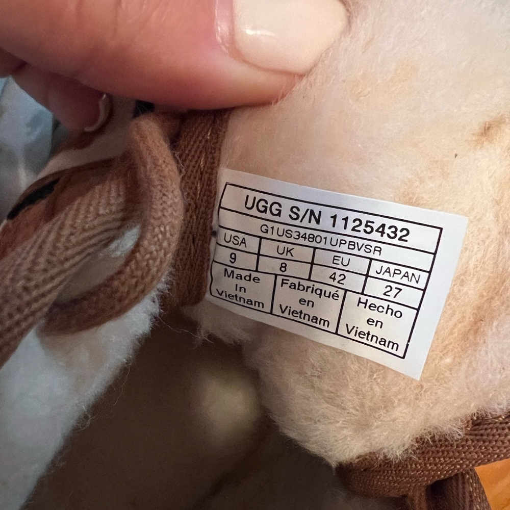 NIB UGG Men’s or Women’s  Neumel Cow Print - Picture 3 of 4